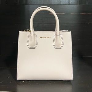 Micheal Kors Mercer Medium Pebbled Leather Crossbody Bag in Powder Blush